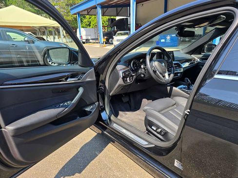 Used 2018 BMW 530i xDrive AWD/4WD image 19