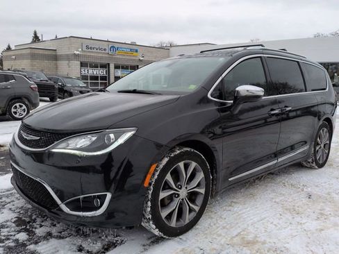 Used 2019 Chrysler Pacifica Limited w/ Tire & Wheel Group image 7