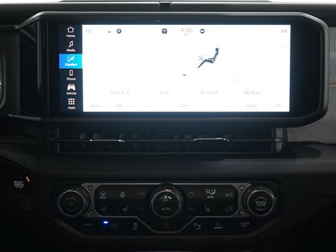 Used 2024 Jeep Wrangler Unlimited w/ Convenience Group image 17