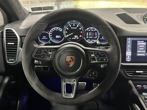 Used 2021 Porsche Cayenne Turbo S image 38