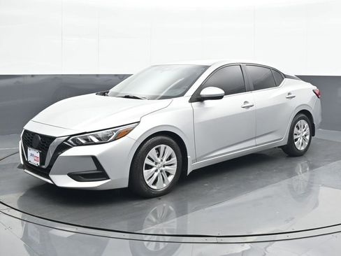 Used 2022 Nissan Sentra S image 2