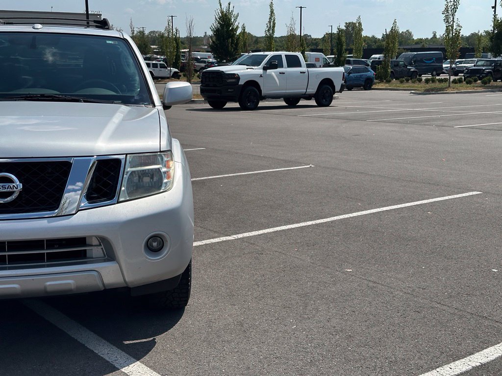 Used 2012 Nissan Pathfinder LE RWD image 41