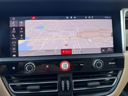 Certified 2024 Porsche Macan S AWD/4WD image 25