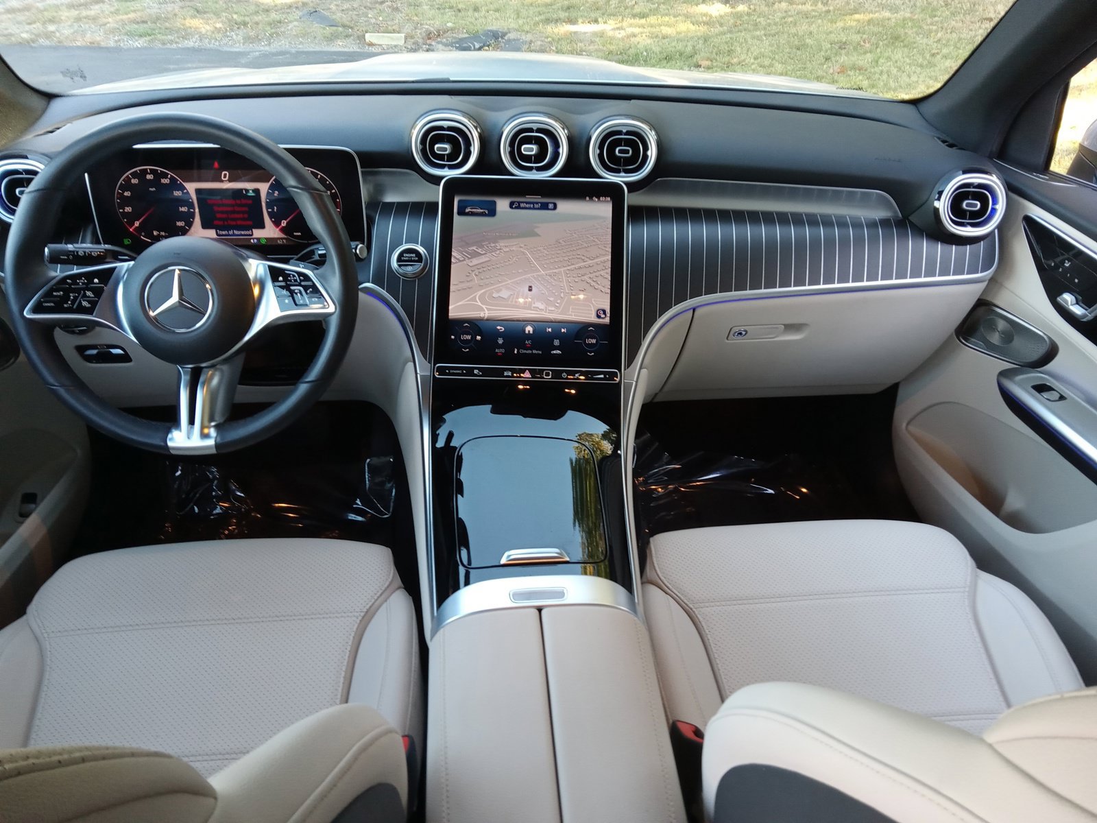Used 2025 Mercedes-Benz GLC 300 4MATIC image 16