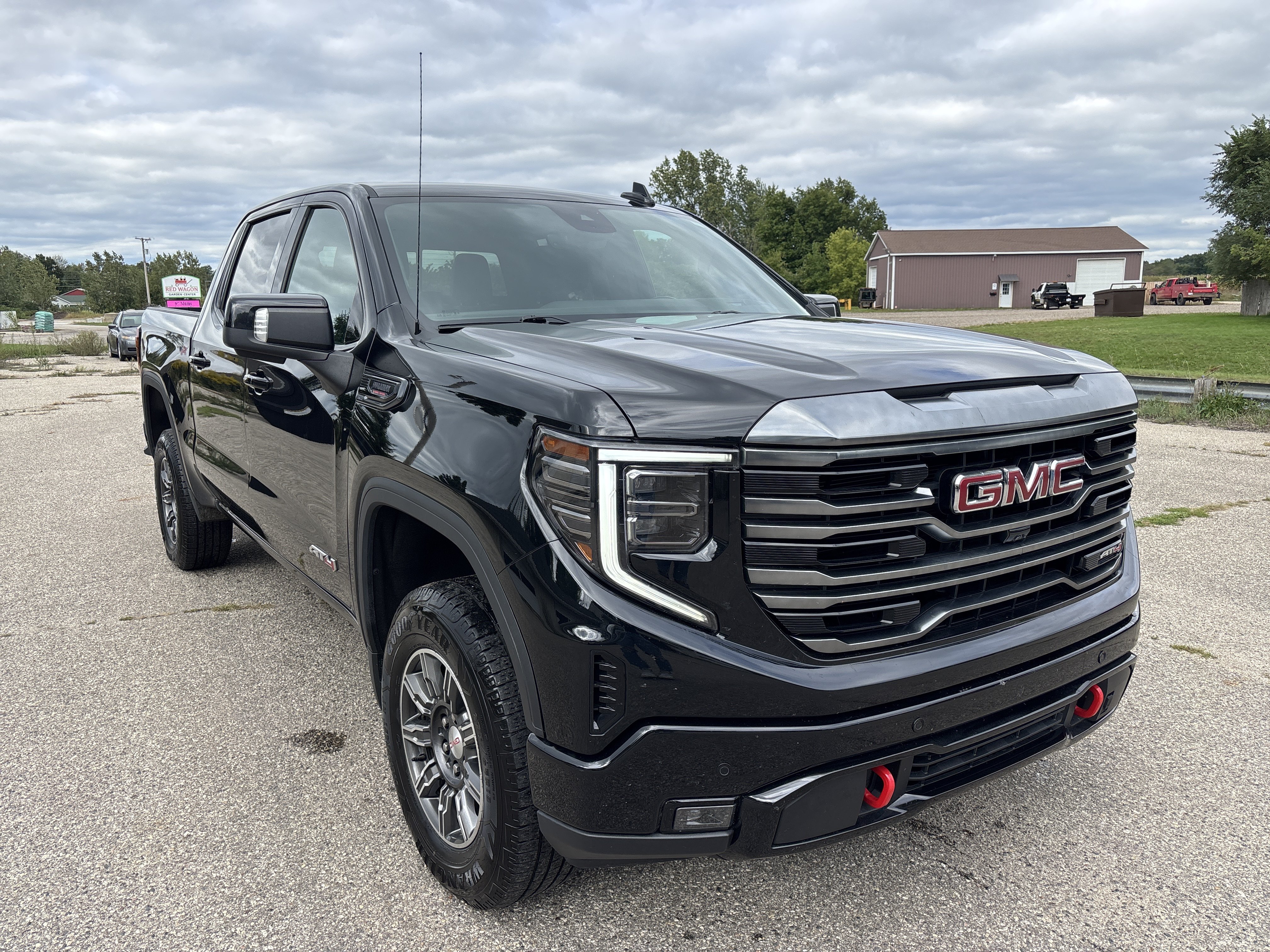 Used 2024 GMC Sierra 1500 AT4 w/ Technology Package AWD/4WD image 1