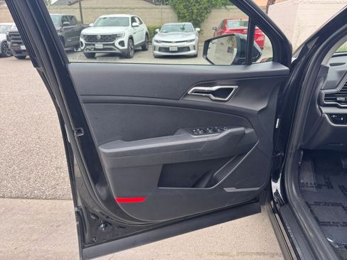 Used 2025 Kia Sportage LX image 18