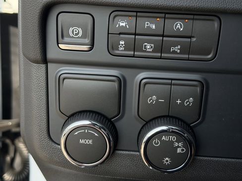 New 2026 Chevrolet Suburban LS RWD image 20