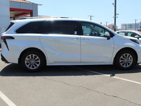 Certified 2026 Toyota Sienna XLE FWD image 72