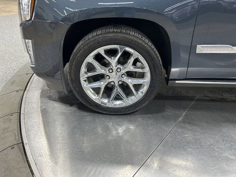 Used 2020 Cadillac Escalade Platinum image 34