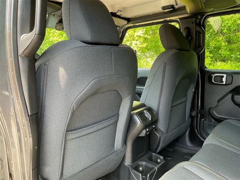 New 2025 Jeep Gladiator Sport image 28