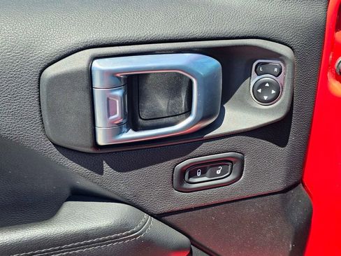 Used 2021 Jeep Wrangler Unlimited Sahara AWD/4WD image 16