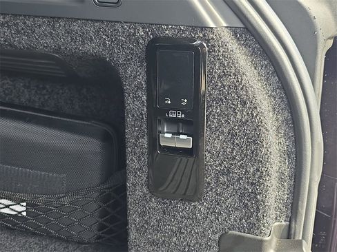 Certified 2025 Land Rover Range Rover SE image 14