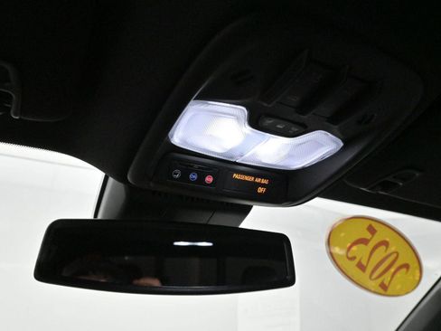 Used 2025 GMC Canyon AT4 w/ Technology Plus Package image 25