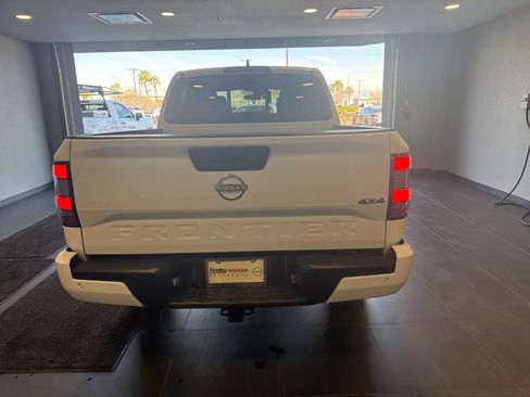 Used 2025 Nissan Frontier SV w/ SV Convenience Package image 9