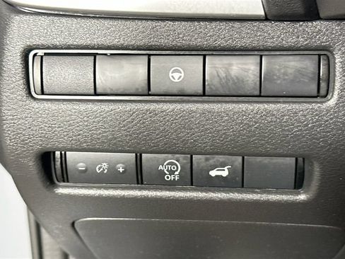Used 2025 Nissan Rogue SV AWD/4WD image 22