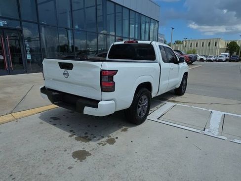 Used 2025 Nissan Frontier SV RWD image 5