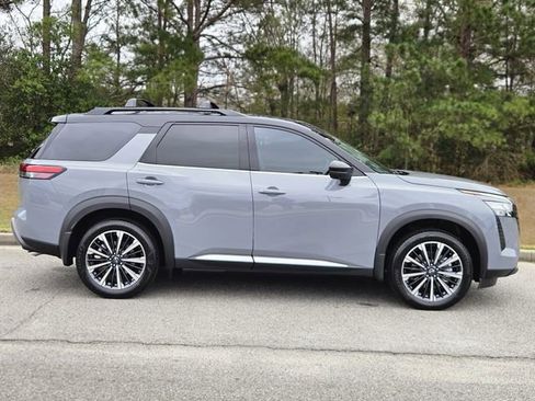 New 2026 Nissan Pathfinder Platinum image 3