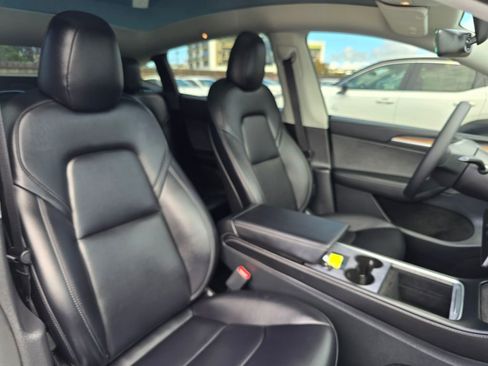 Used 2023 Tesla Model Y Performance image 12
