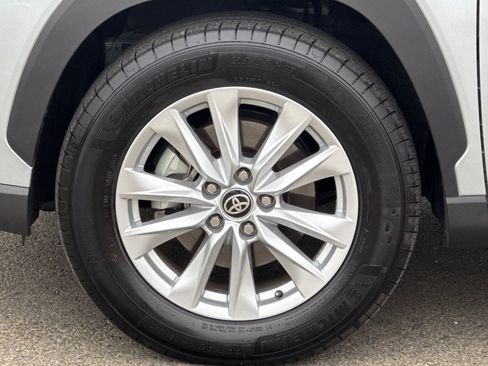 Used 2026 Toyota Corolla Cross LE FWD image 12