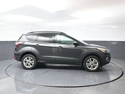Used 2018 Ford Escape SE w/ SE Sync 3 Package FWD image 3