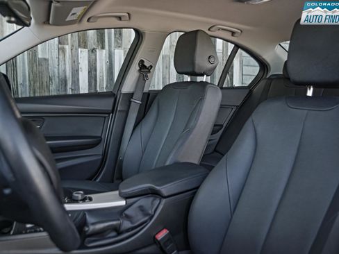 Used 2018 BMW 320i xDrive Sedan image 12