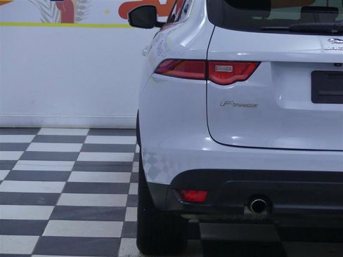 Used 2020 Jaguar F-PACE Premium image 33