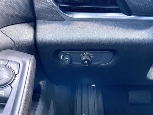 Certified 2022 Chevrolet Traverse Premier FWD image 33