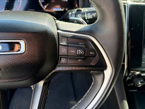 Used 2024 Jeep Grand Cherokee L Laredo image 10