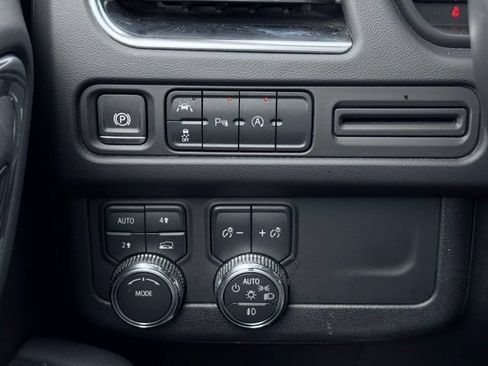 Used 2024 GMC Yukon SLT AWD/4WD image 39