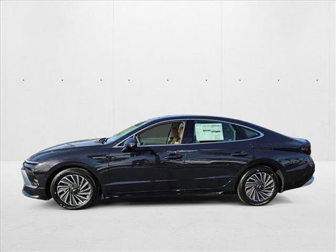 New 2025 Hyundai Sonata Limited image 2