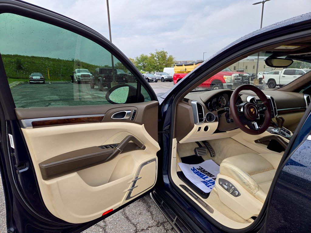 Used 2011 Porsche Cayenne Turbo AWD/4WD image 13