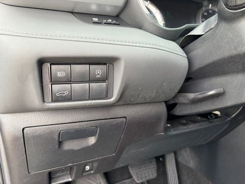 Used 2023 Toyota Highlander XLE AWD/4WD image 28