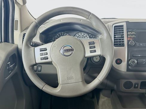 Used 2013 Nissan Frontier SV image 17