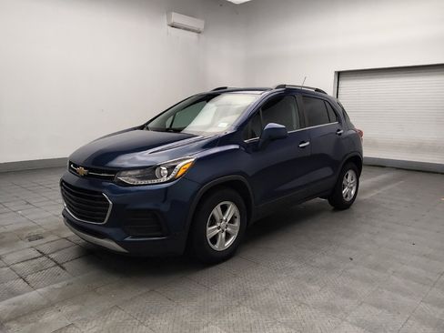 Used 2020 Chevrolet Trax LT w/ LT Convenience Package FWD image 2