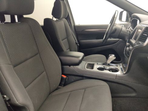 Used 2018 Jeep Grand Cherokee Laredo image 21