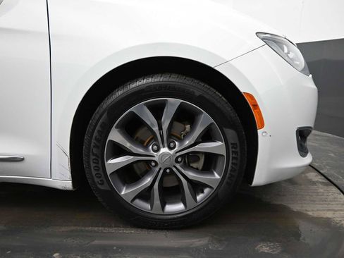 Used 2017 Chrysler Pacifica Limited w/ UConnect Theater Package image 10