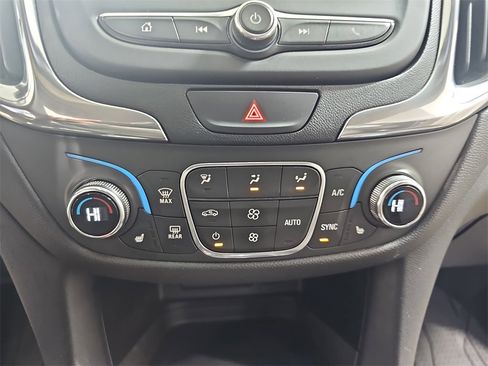 Certified 2020 Chevrolet Equinox LT w/ Driver Convenience Package image 29