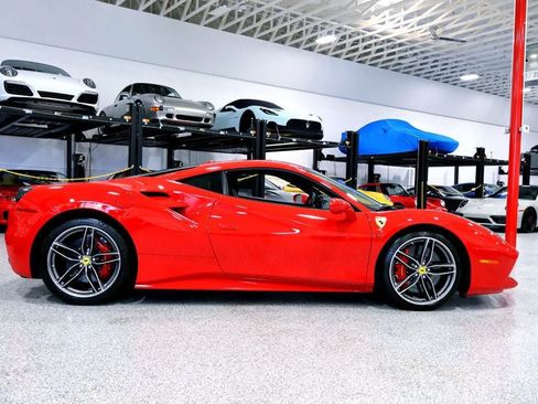 Used 2019 Ferrari 488 GTB RWD image 13