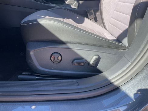 Used 2025 Volkswagen Jetta SE image 21