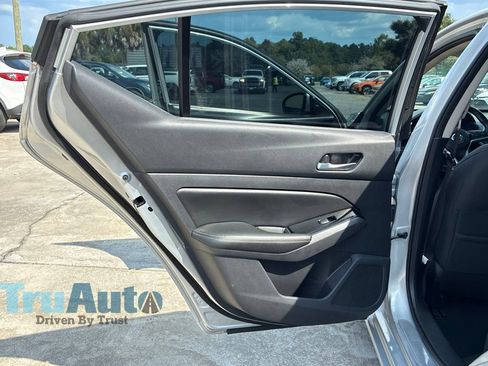 Used 2021 Nissan Altima 2.5 SV w/ SV Premium Package AWD/4WD image 38