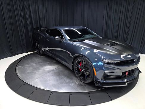 Used 2020 Chevrolet Camaro SS RWD image 15