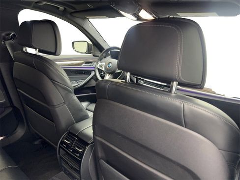 Used 2020 BMW M550i xDrive w/ Executive Package image 42