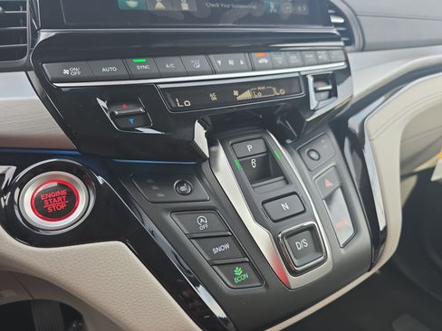 New 2026 Honda Odyssey Touring image 24