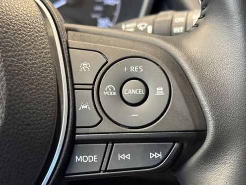 Certified 2025 Toyota Corolla SE image 32