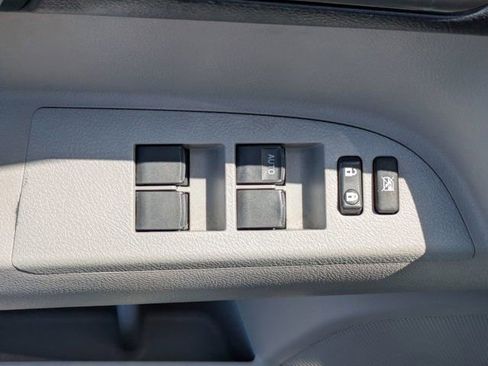 Used 2013 Toyota Highlander Plus FWD image 15