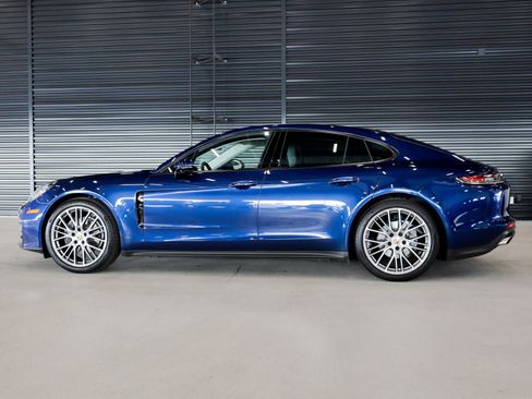 Certified 2022 Porsche Panamera image 2