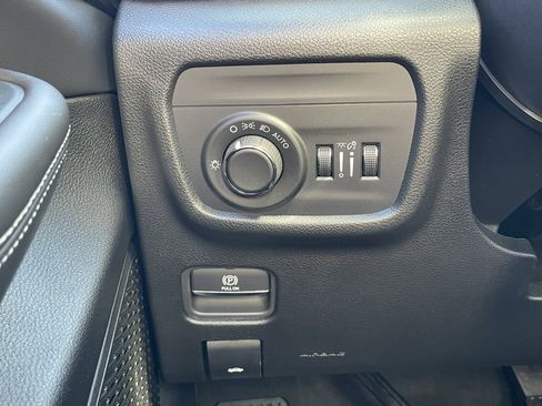 New 2025 Jeep Grand Cherokee L Altitude image 33