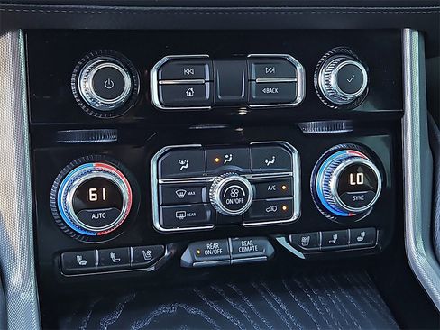 Used 2021 GMC Yukon Denali w/ Denali Premium Package image 27