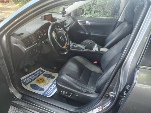 Used 2012 Lexus CT 200h Premium w/ Leather Pkg FWD image 6