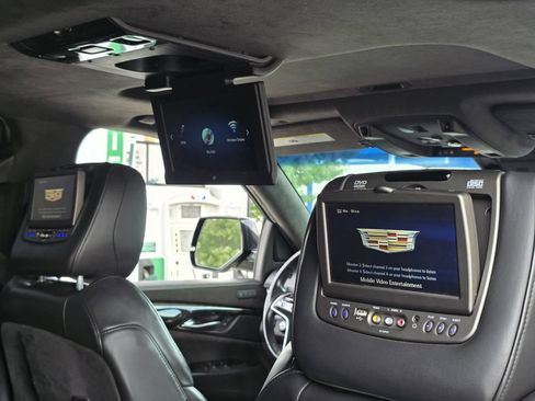 Used 2018 Cadillac Escalade Platinum AWD/4WD image 29